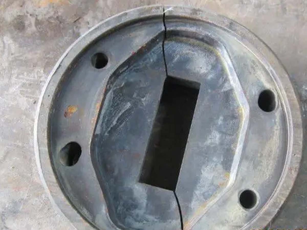 硬质合金模具在铜材挤压中因脆性大导致的开裂失效